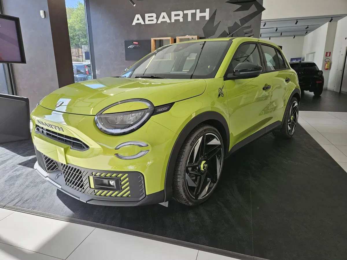 Abarth 600e nuova a Matera (2)