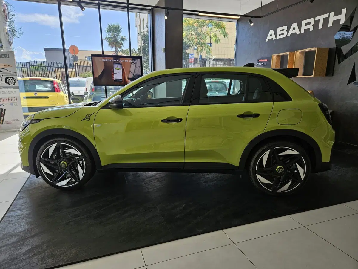 Abarth 600e nuova a Matera (3)