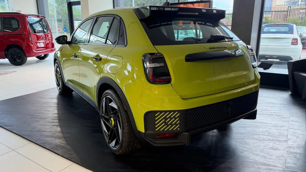 Abarth 600e nuova a Matera (5)