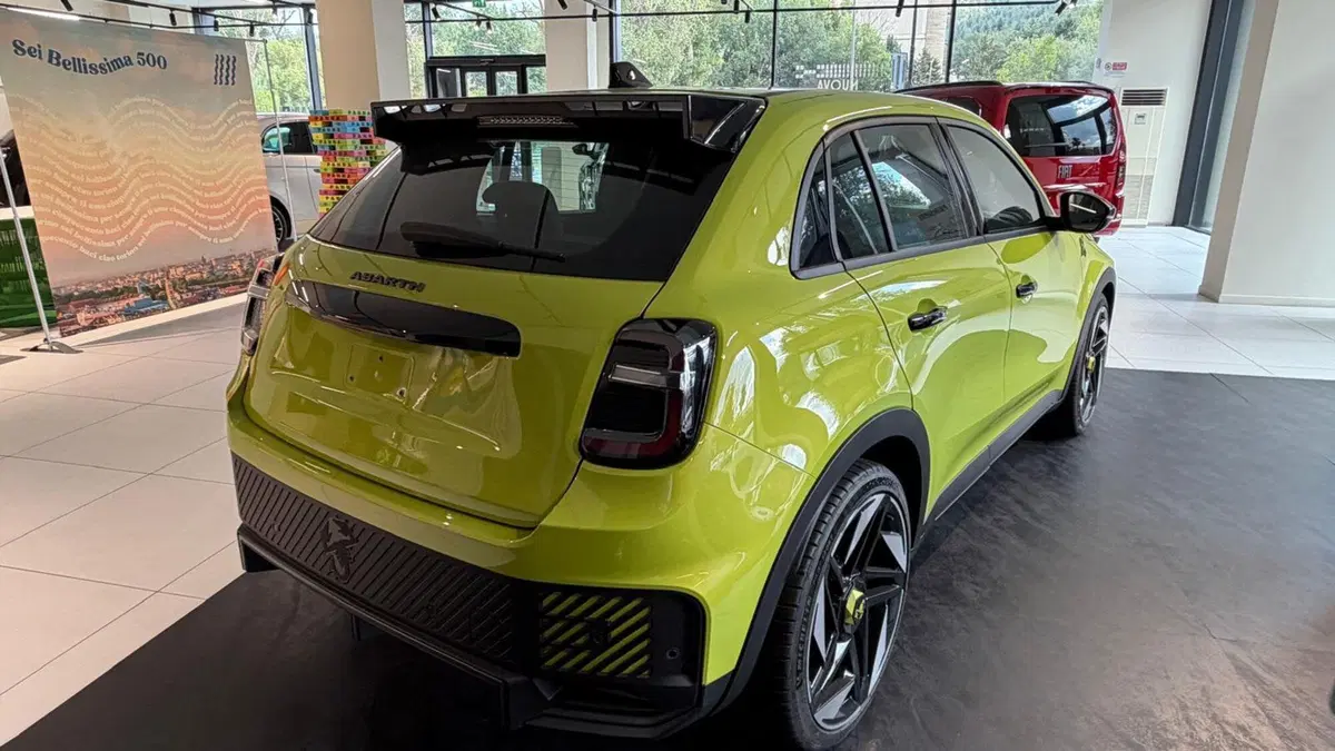 Abarth 600e nuova a Matera (6)