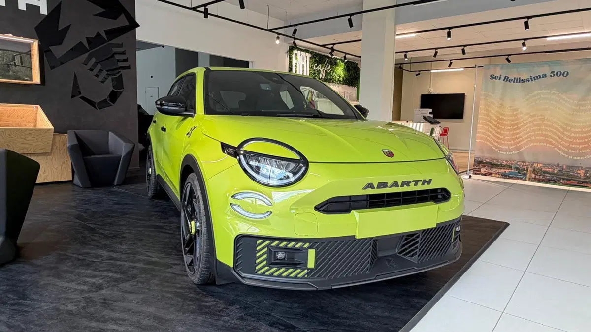 Abarth 600e nuova a Matera (8)