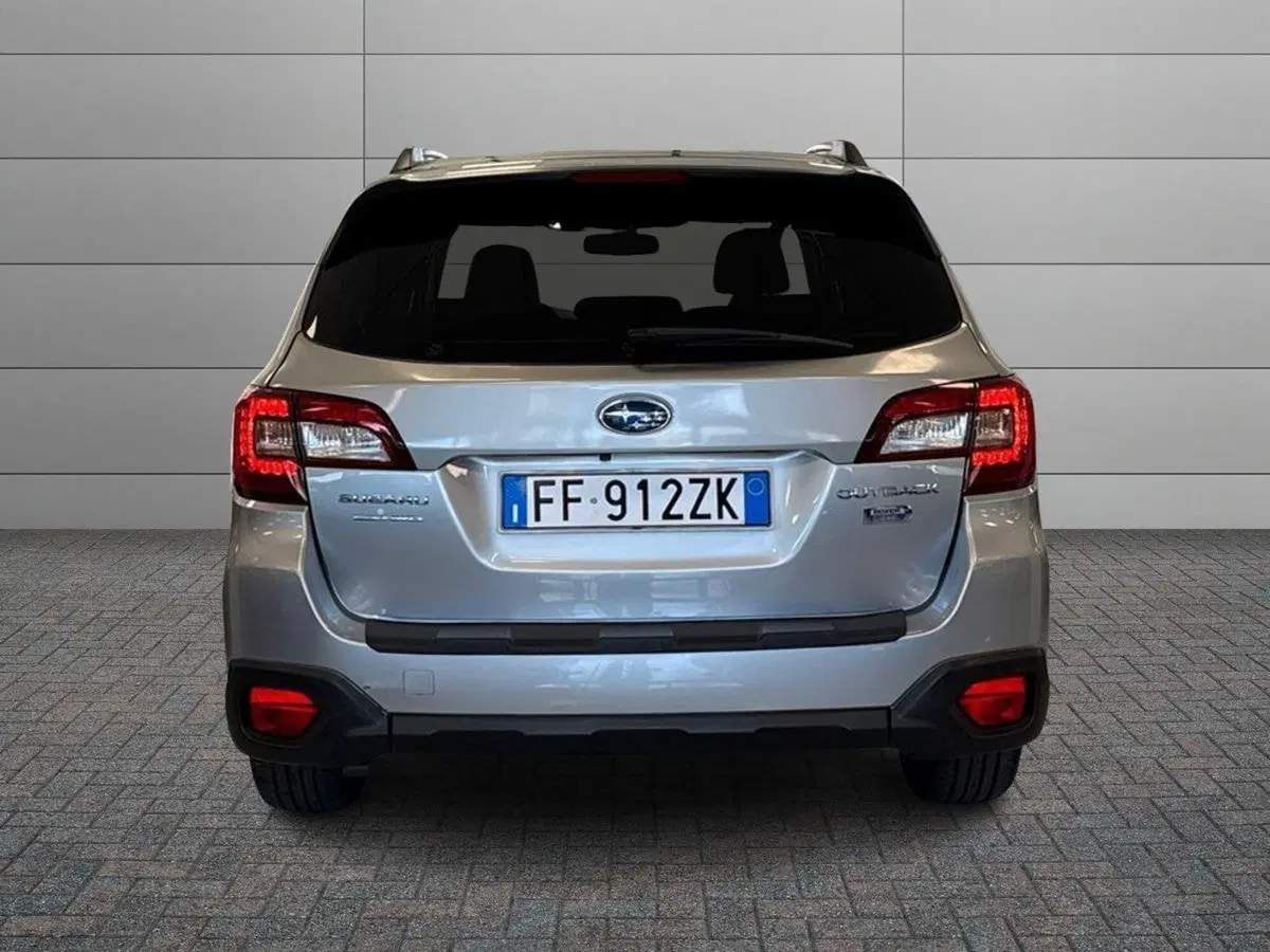 Subaru Outback usata a Prato (6)