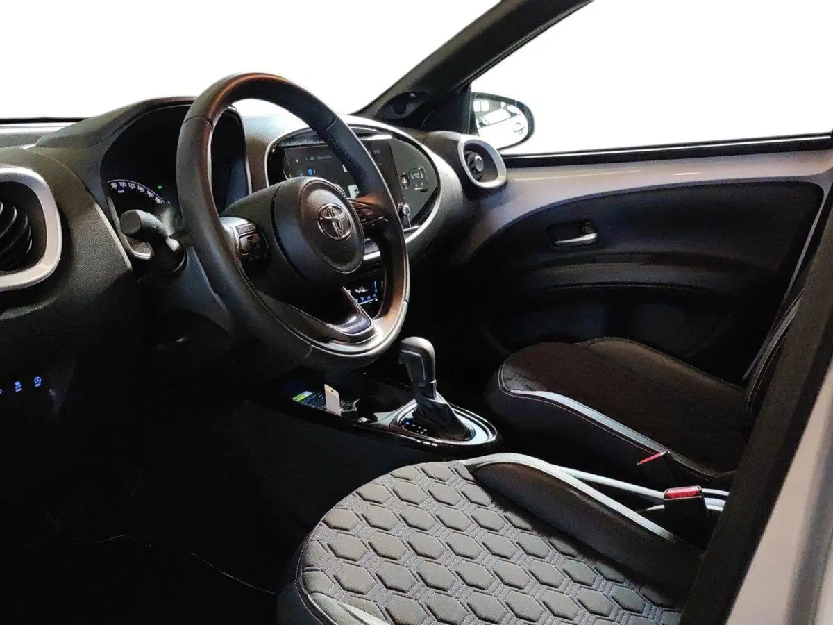 Toyota Aygo X usata a Milano (8)
