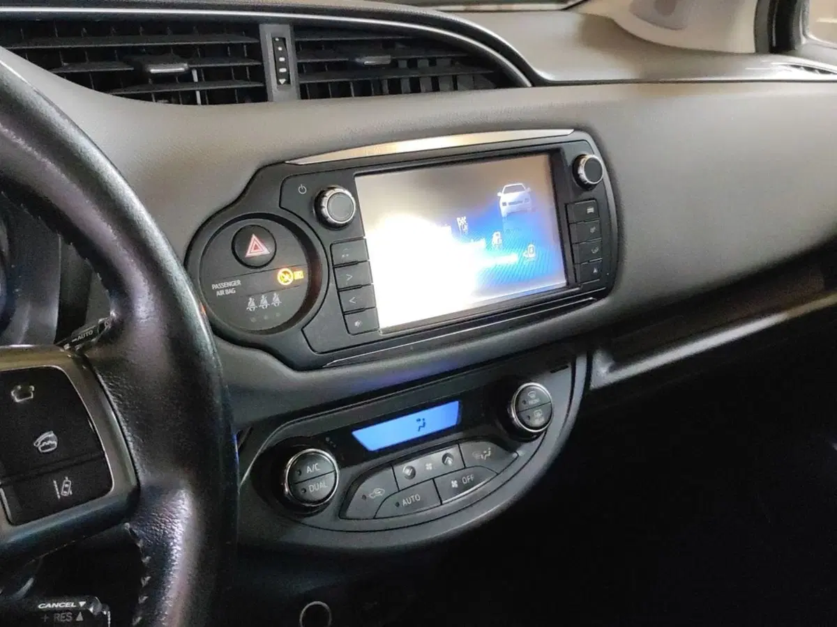 Toyota Yaris usata a Milano (11)