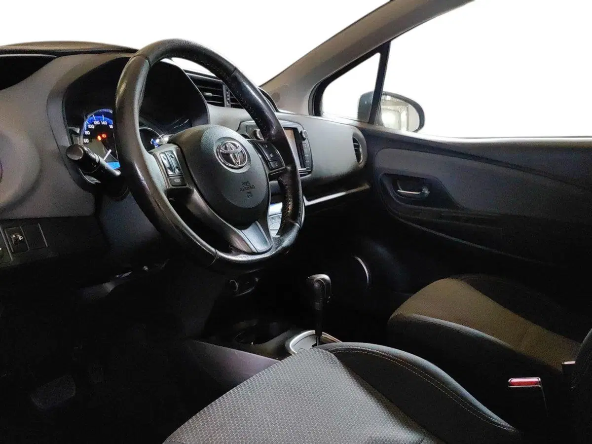 Toyota Yaris usata a Milano (8)