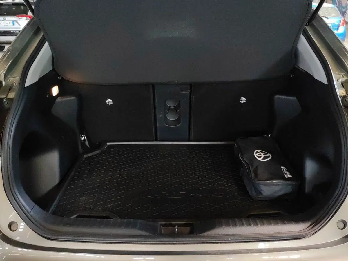 Toyota Yaris Cross usata a Milano (7)