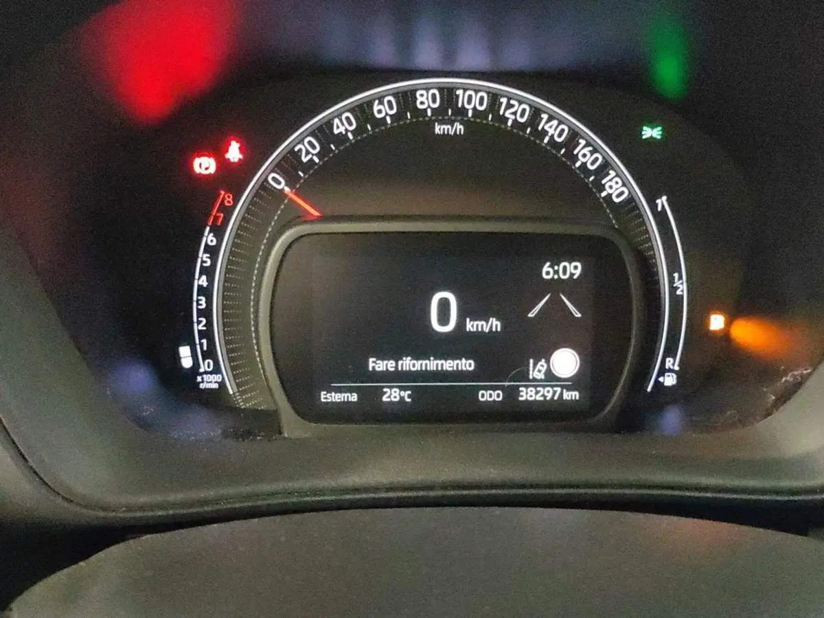 Toyota Aygo X usata a Milano (10)