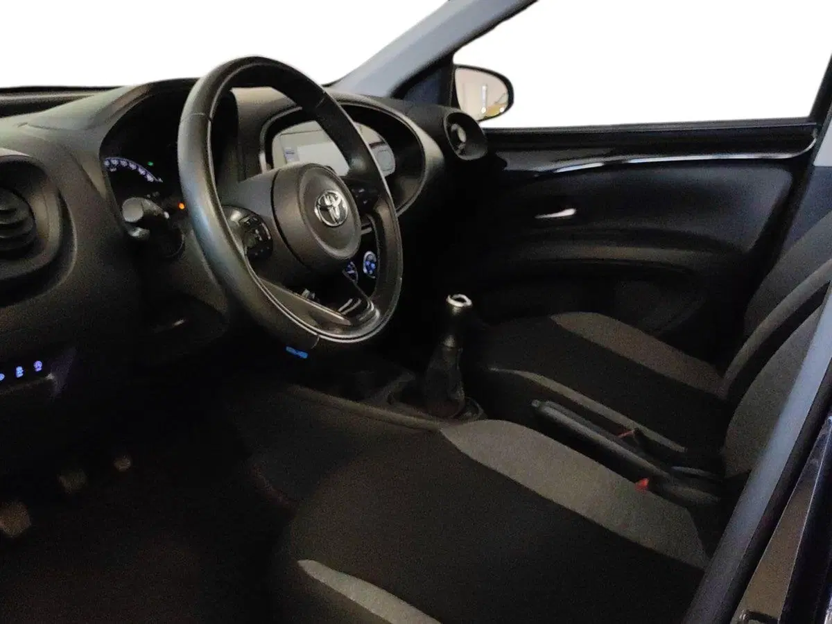 Toyota Aygo X usata a Milano (8)
