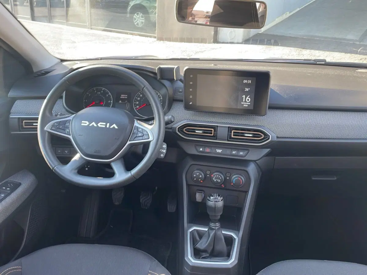 Dacia Sandero usata a Bologna (13)