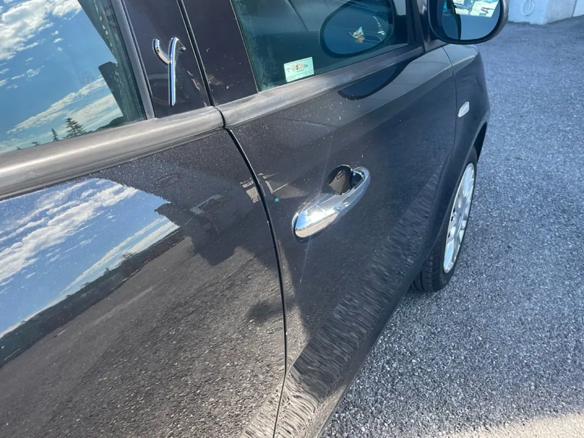 Lancia Ypsilon usata a Bologna (10)
