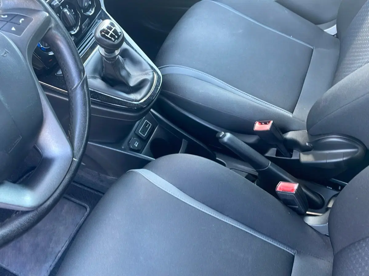 Lancia Ypsilon usata a Bologna (18)