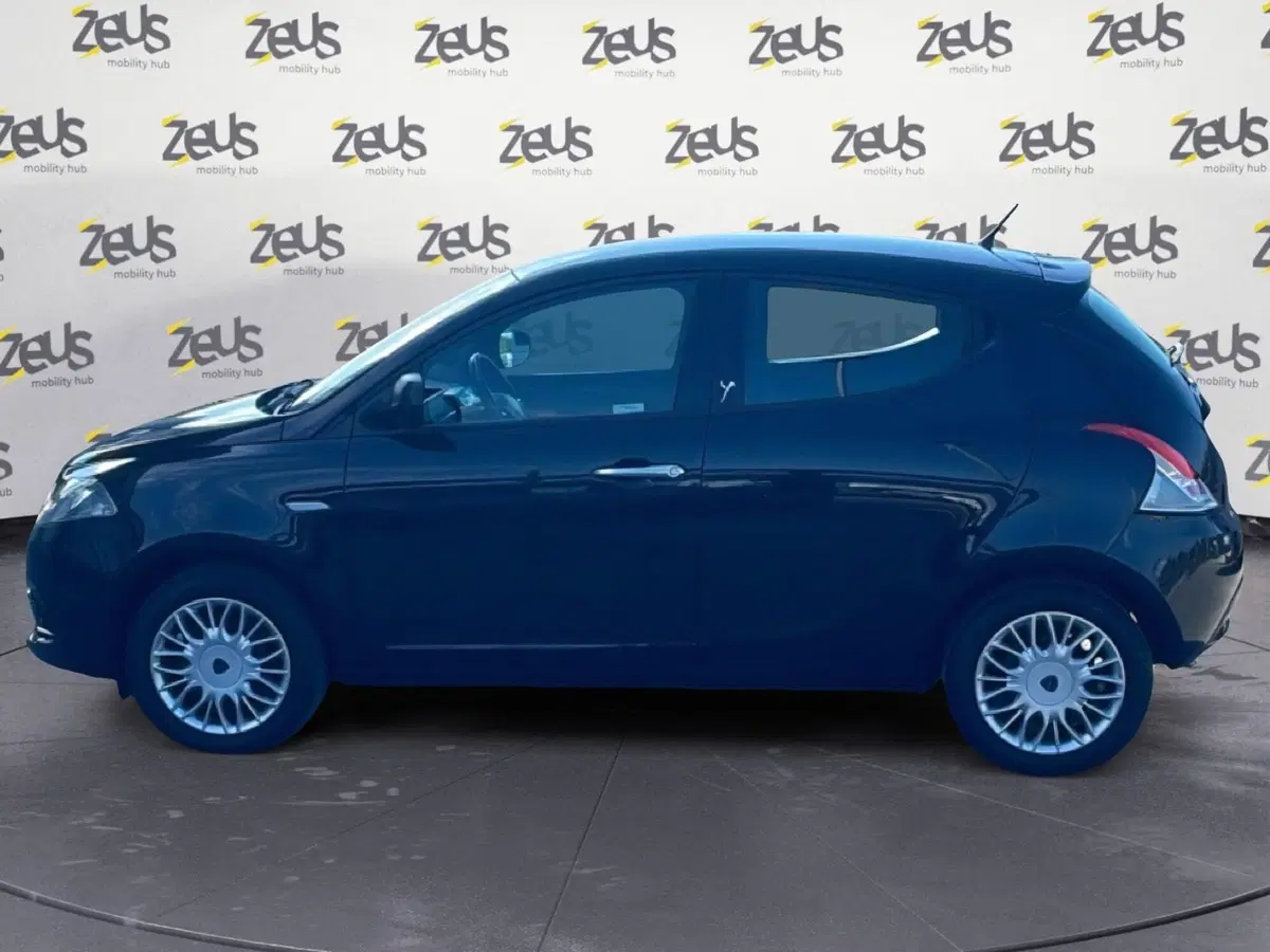 Lancia Ypsilon usata a Bologna (3)