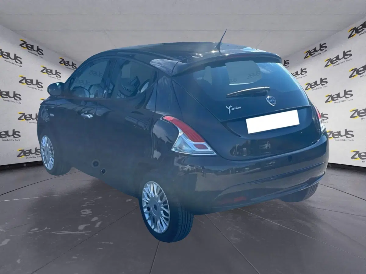 Lancia Ypsilon usata a Bologna (4)