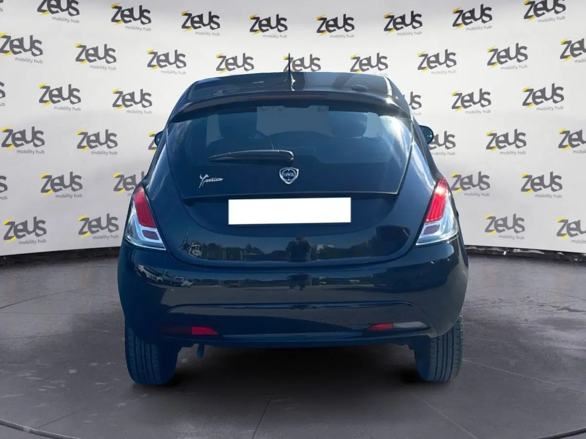 Lancia Ypsilon usata a Bologna (5)