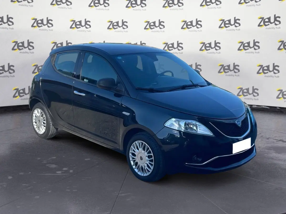 Lancia Ypsilon usata a Bologna (8)
