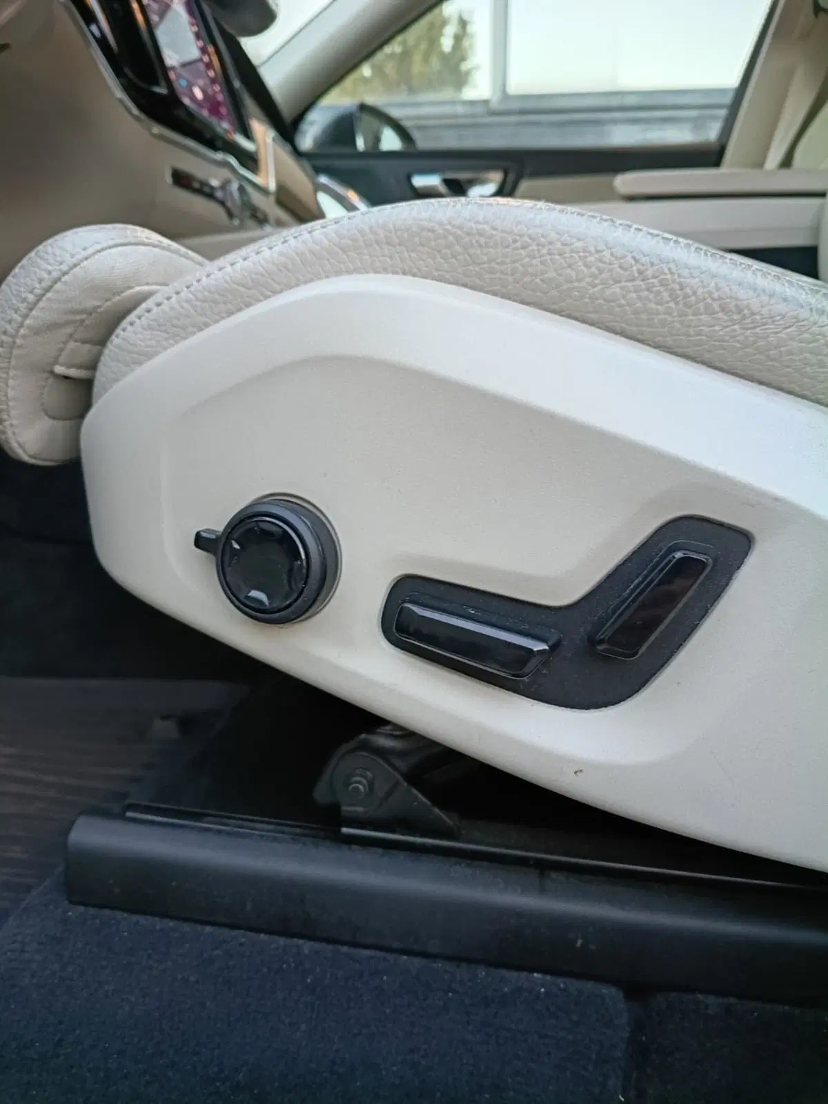 Volvo XC60 usata a Parma (18)