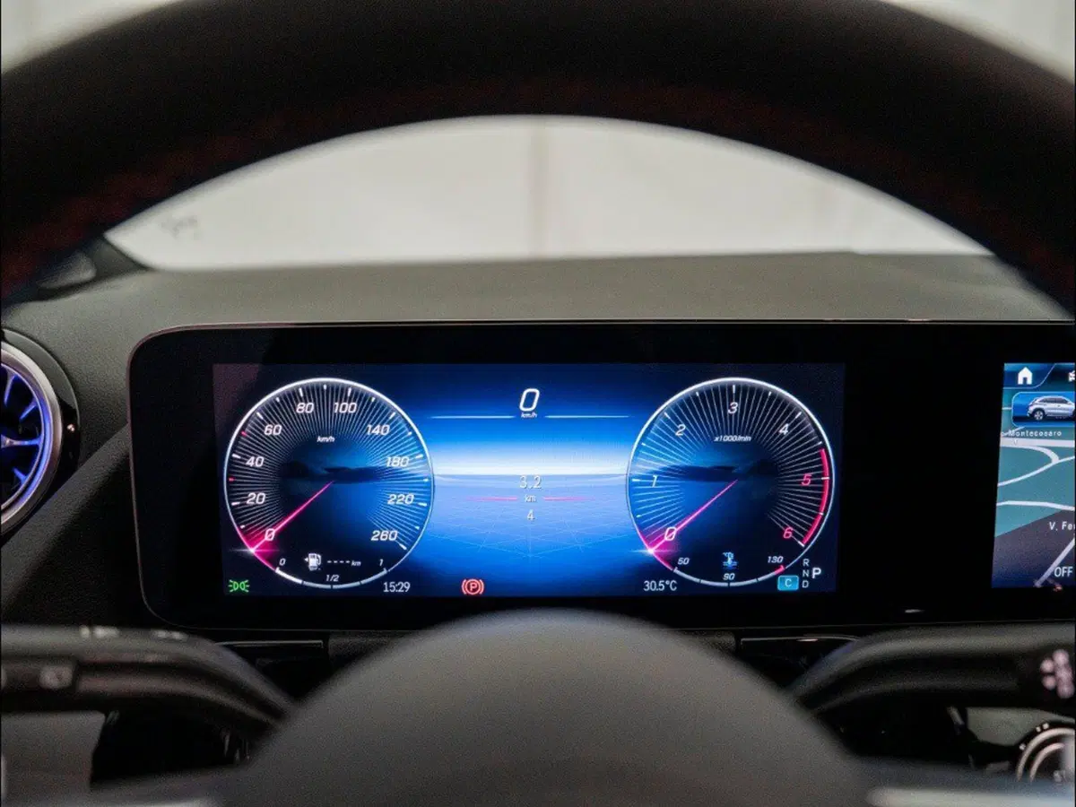 Mercedes-Benz GLA SUV nuova a Macerata (8)