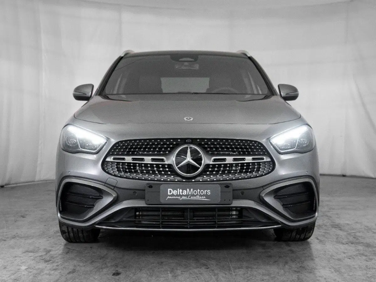 Mercedes-Benz GLA SUV nuova a Macerata (3)