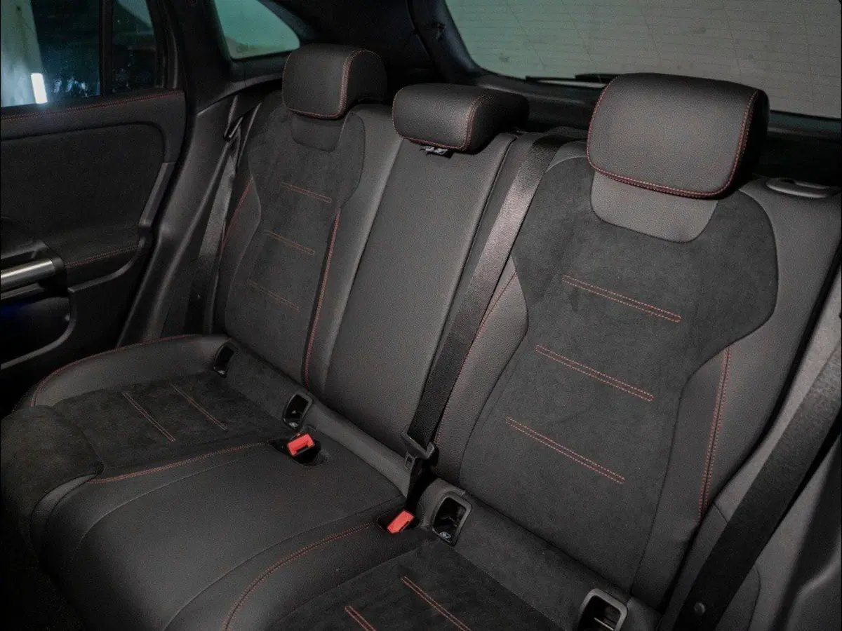 Mercedes-Benz GLA SUV nuova a Macerata (7)