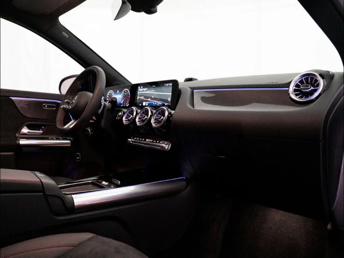 Mercedes-Benz GLA SUV nuova a Macerata (8)