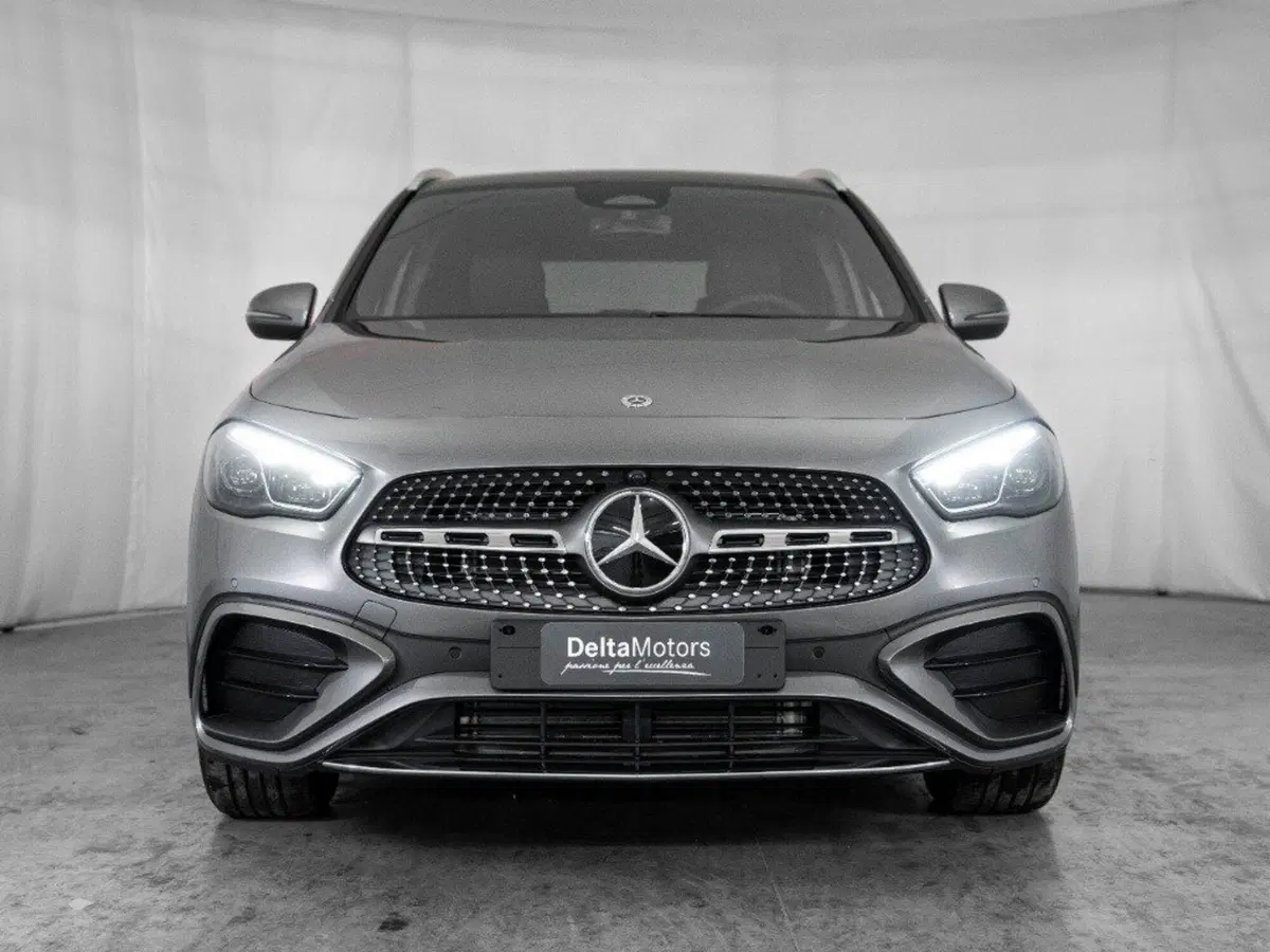 Mercedes-Benz GLA SUV nuova a Macerata (5)