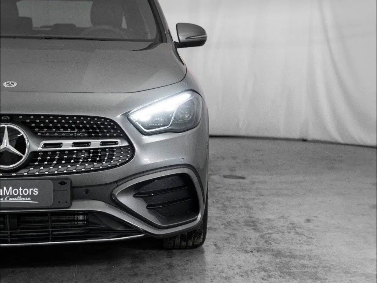 Mercedes-Benz GLA SUV nuova a Macerata (6)