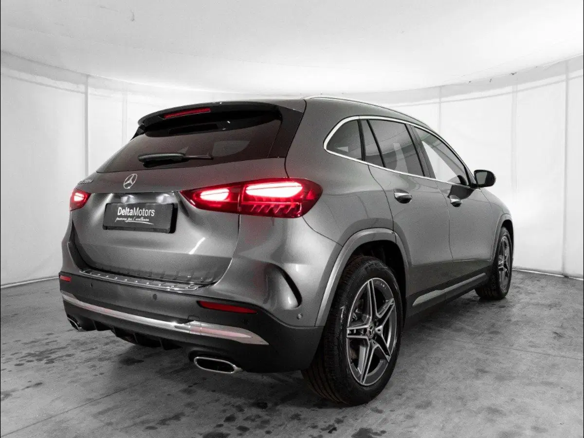 Mercedes-Benz GLA SUV nuova a Macerata (3)