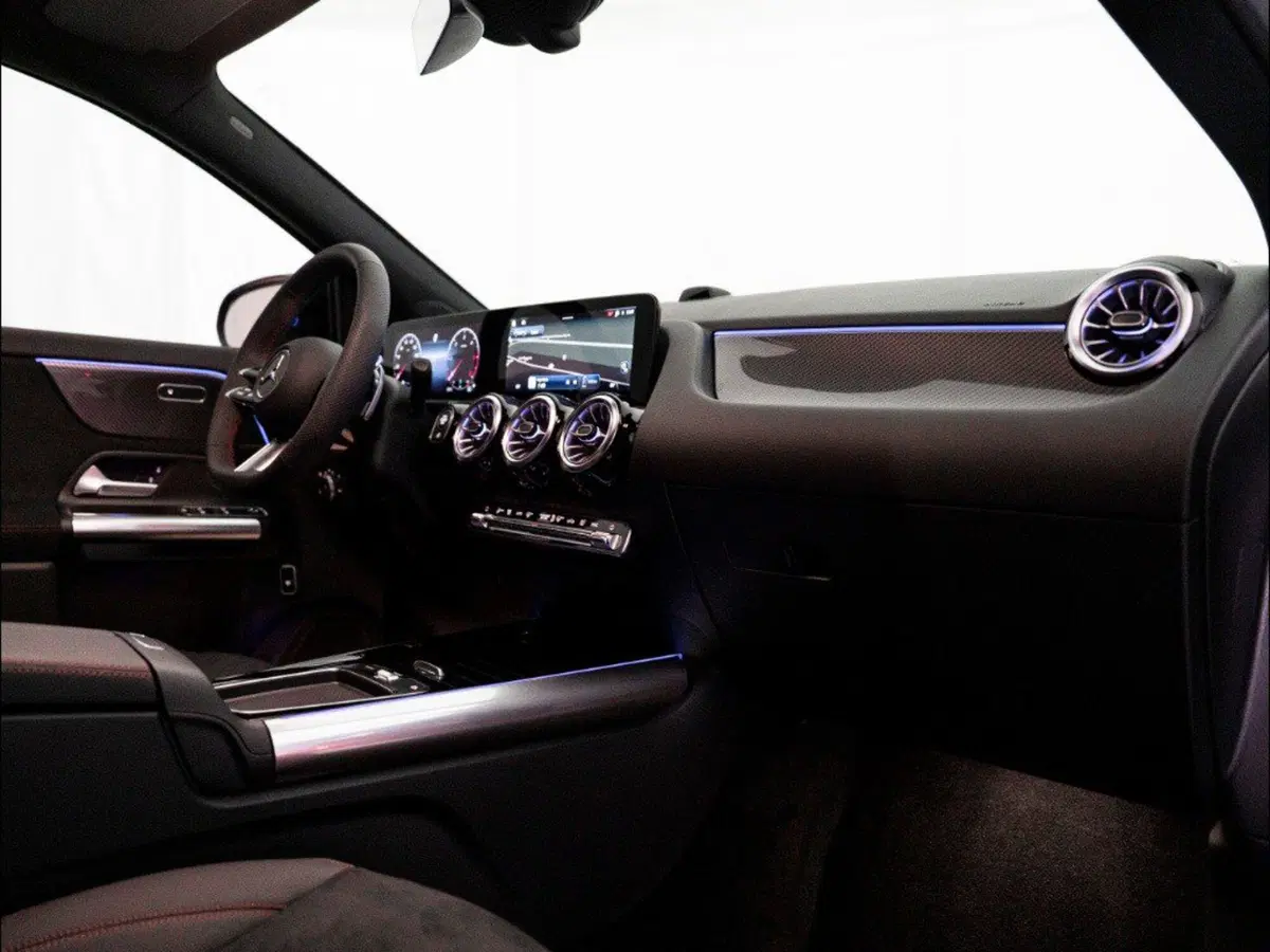 Mercedes-Benz GLA SUV nuova a Macerata (3)