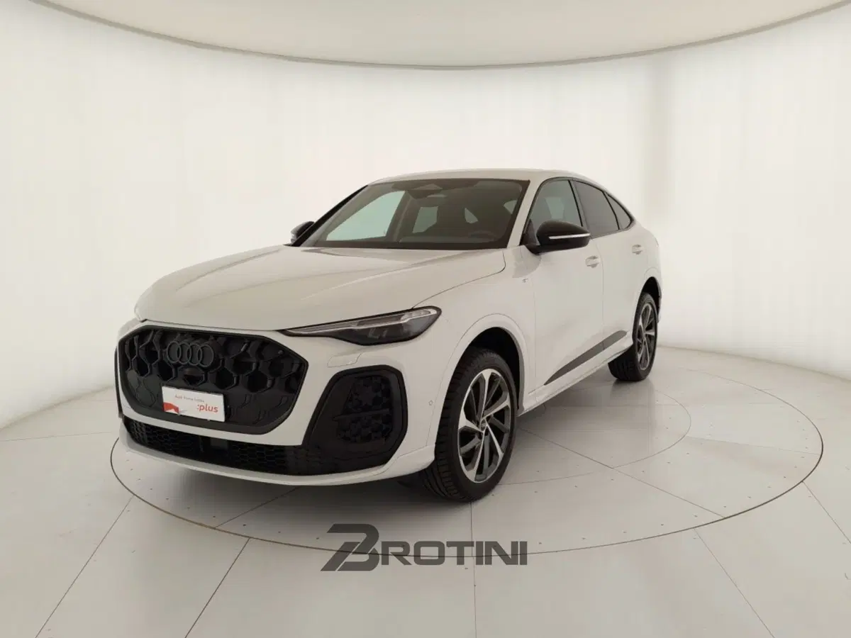 Audi Q5 Sportback nuova a Massa-Carrara