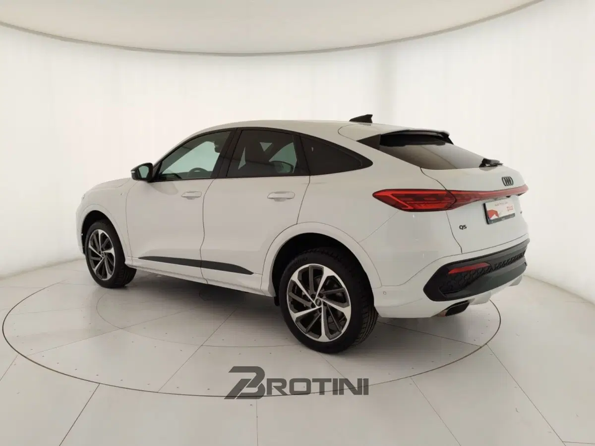 Audi Q5 Sportback nuova a Massa-Carrara (2)