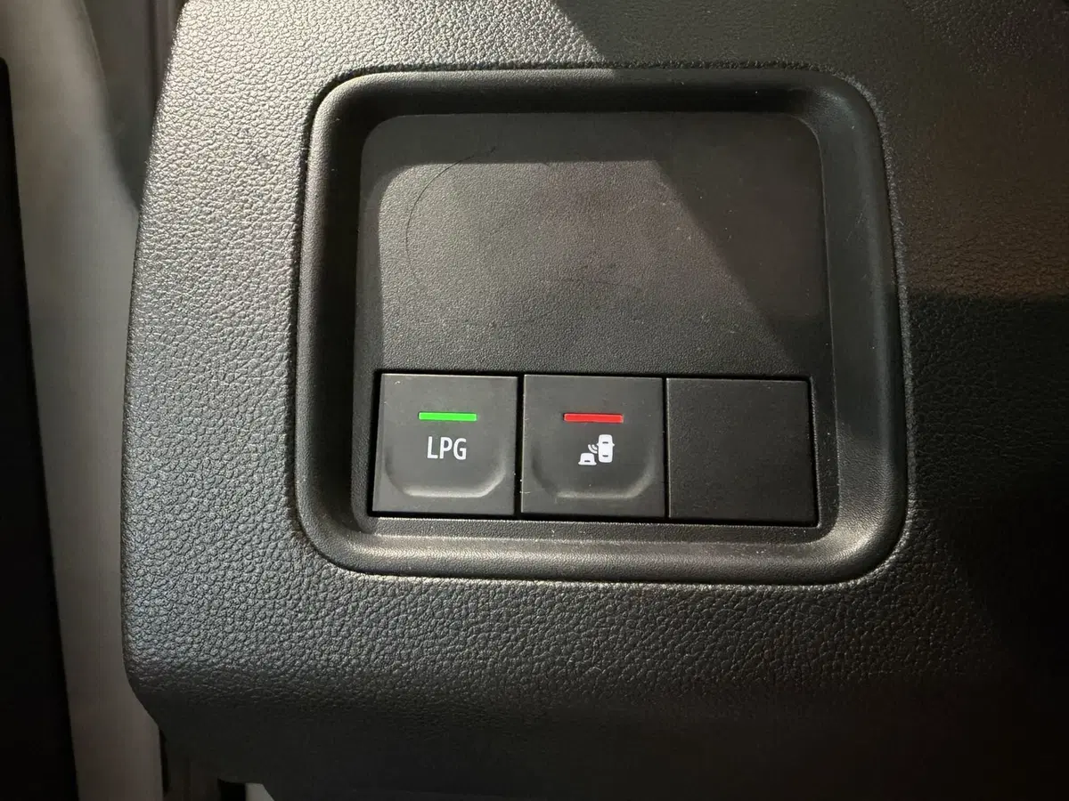 Dacia Duster usata a Milano (12)