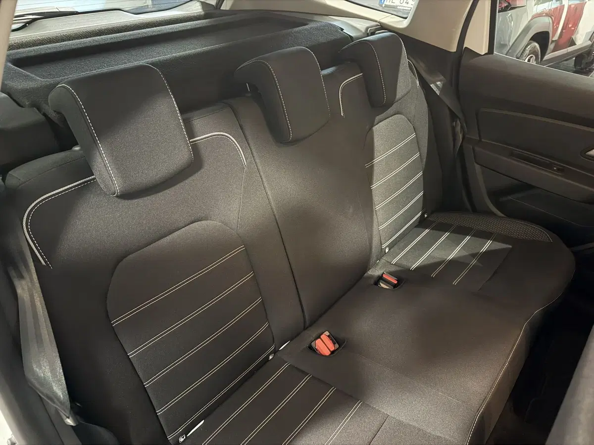 Dacia Duster usata a Milano (14)