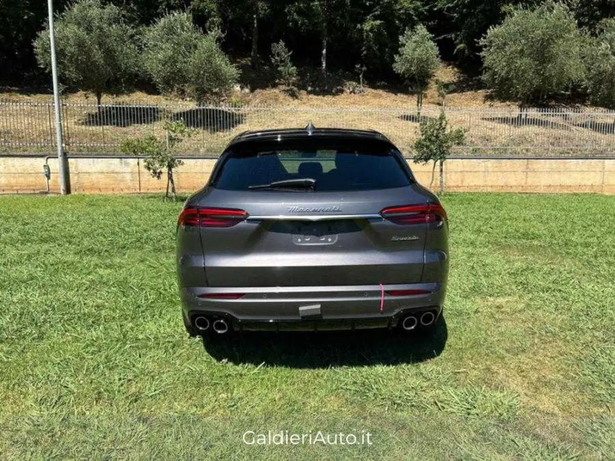 Maserati Grecale nuova a Salerno (6)