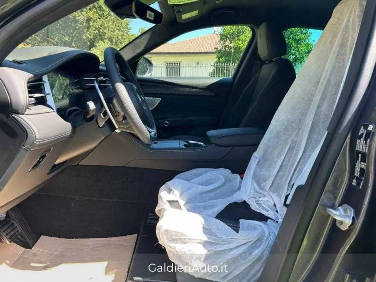 Maserati Grecale nuova a Salerno (7)