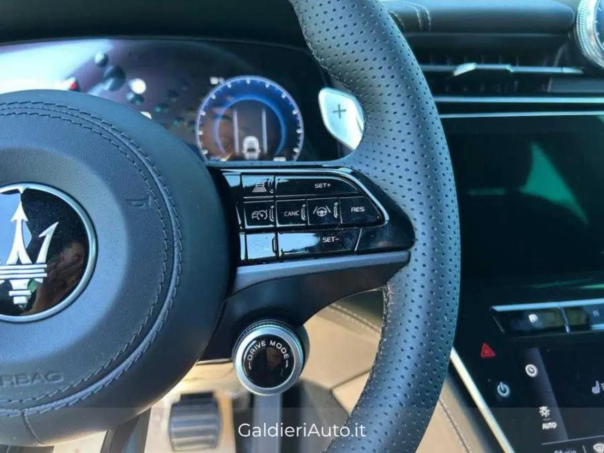 Maserati Grecale nuova a Salerno (10)