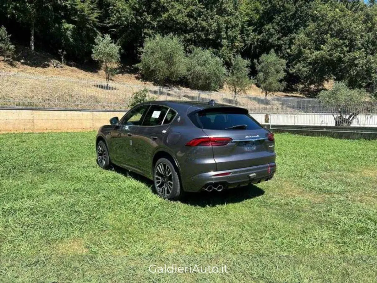 Maserati Grecale nuova a Salerno (2)
