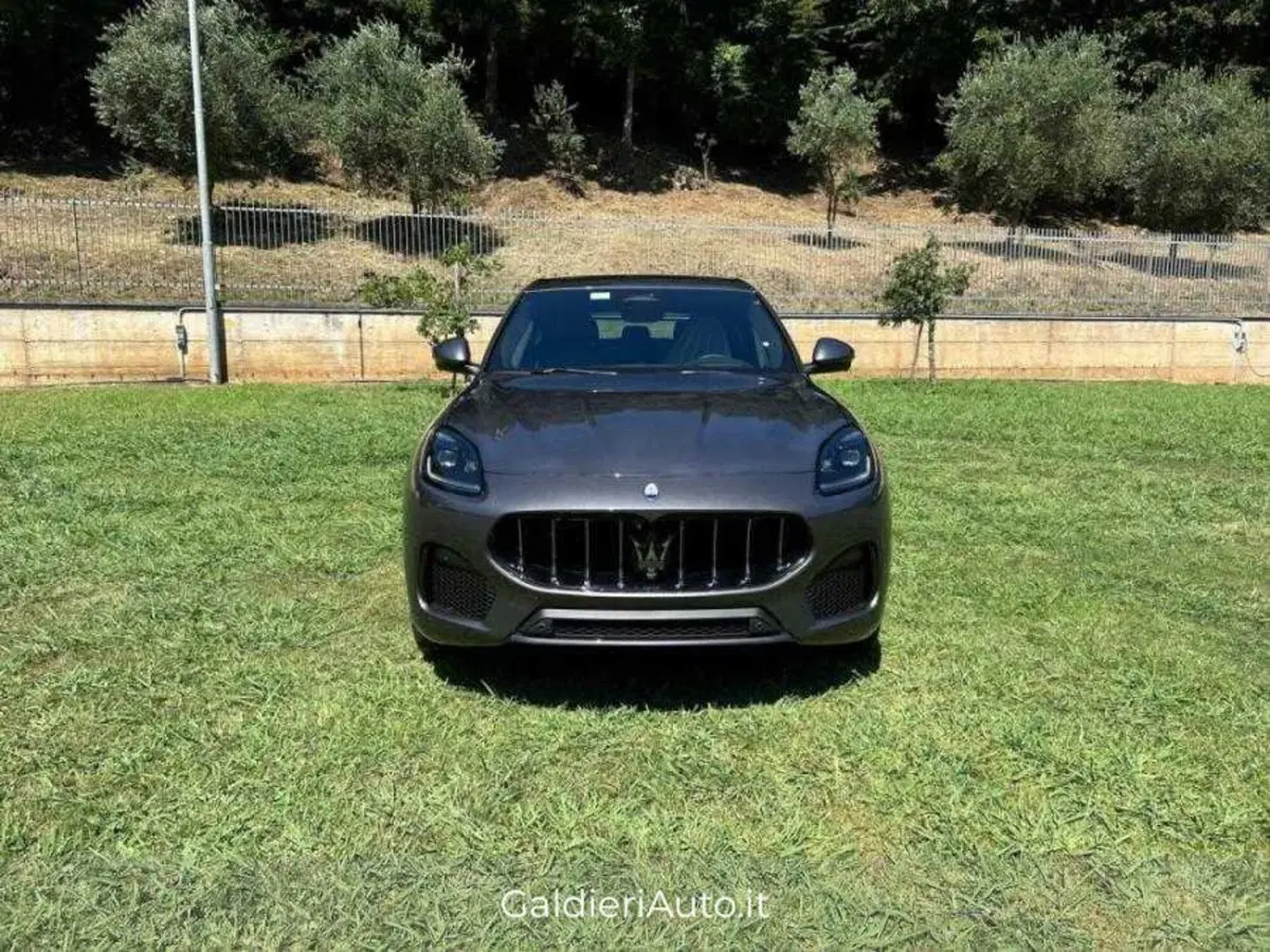 Maserati Grecale nuova a Salerno (3)