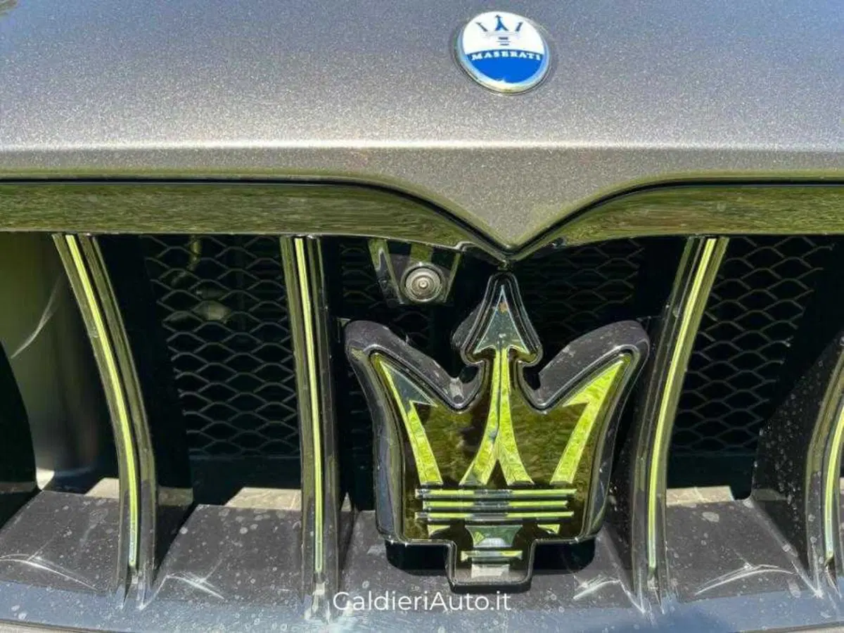 Maserati Grecale nuova a Salerno (4)