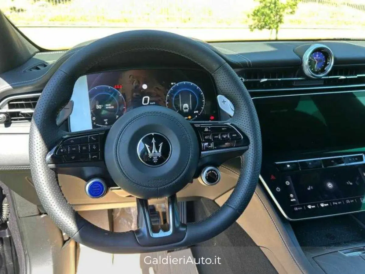 Maserati Grecale nuova a Salerno (5)