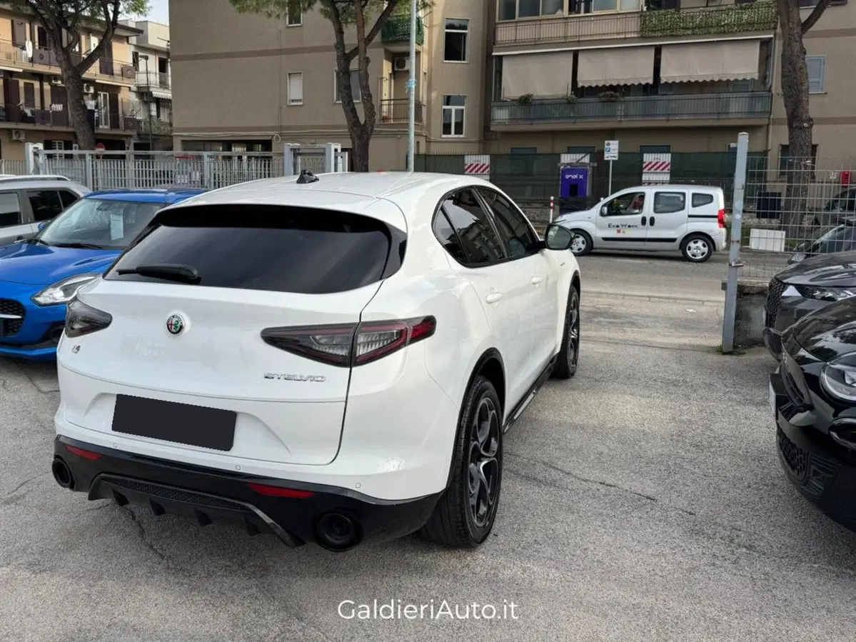 Alfa Romeo Stelvio usata a Salerno (8)