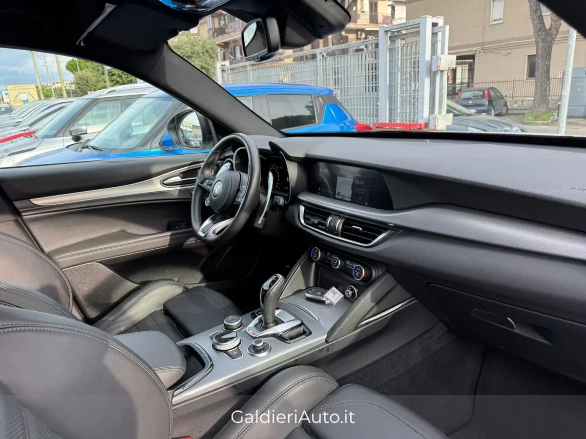 Alfa Romeo Stelvio usata a Salerno (9)