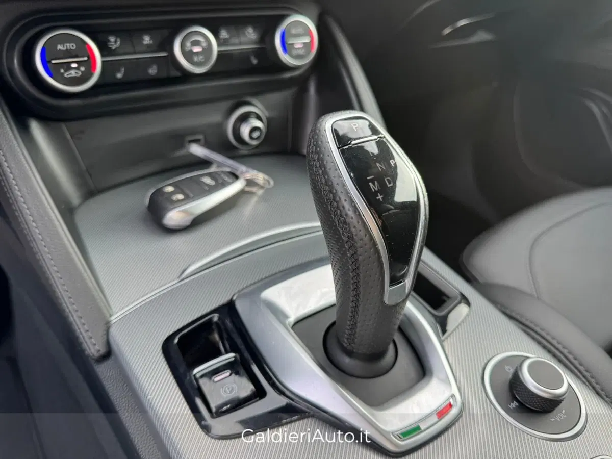 Alfa Romeo Stelvio usata a Salerno (11)