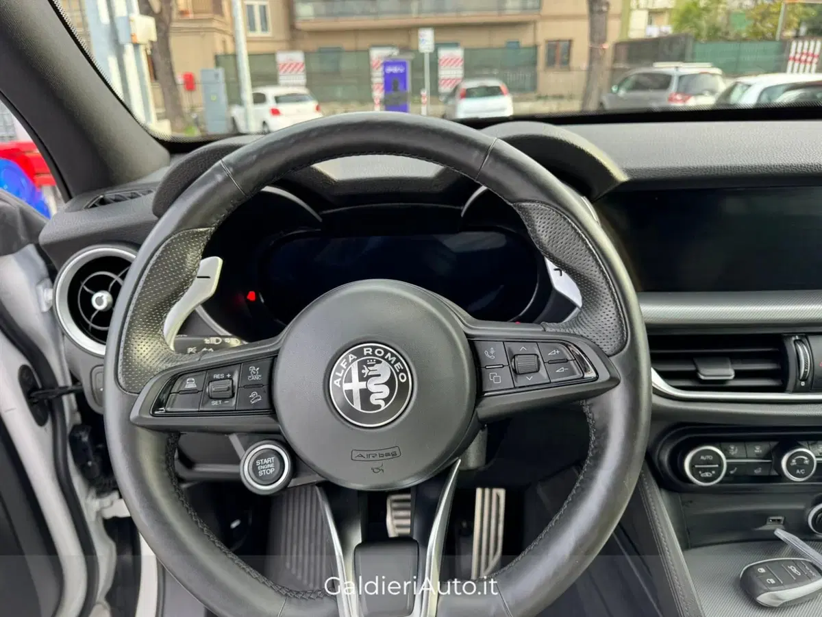 Alfa Romeo Stelvio usata a Salerno (2)