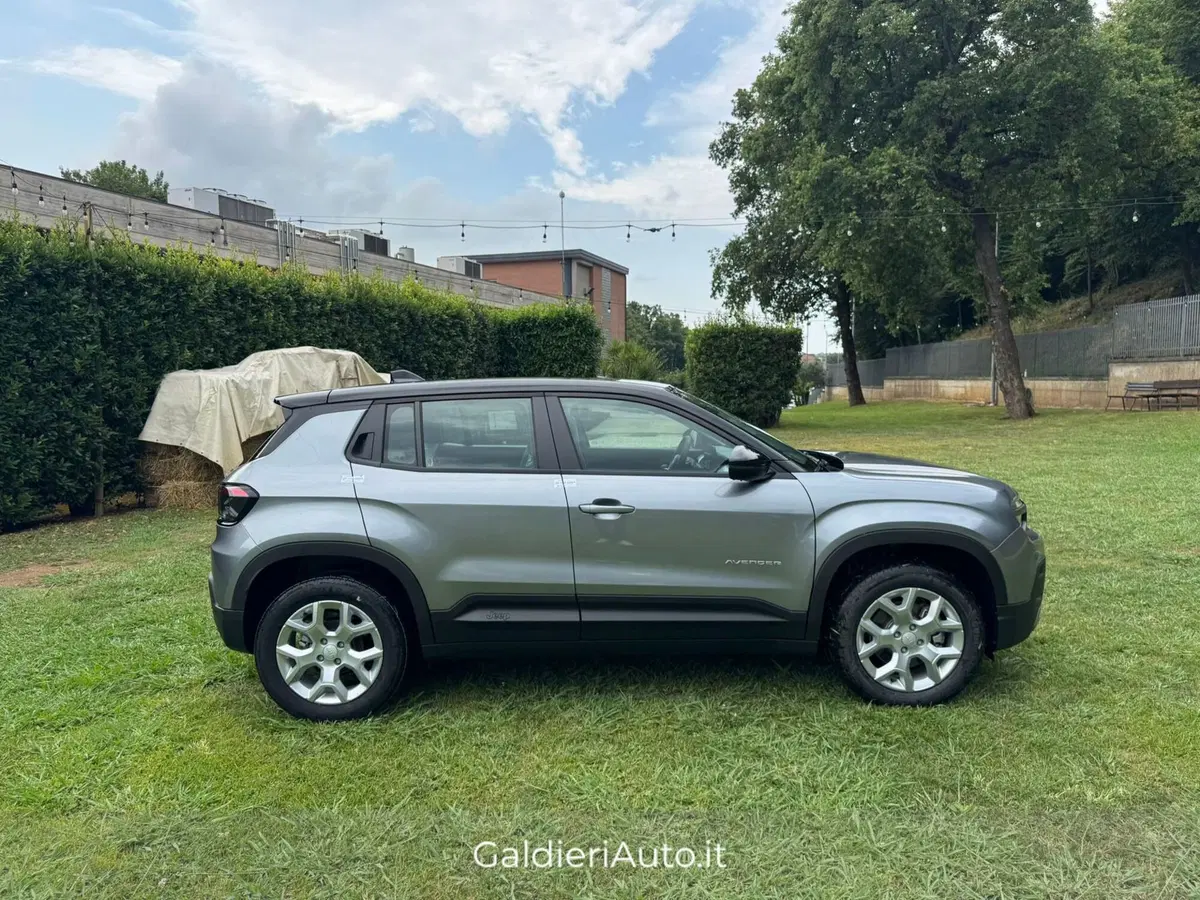 Jeep Avenger nuova a Salerno (10)