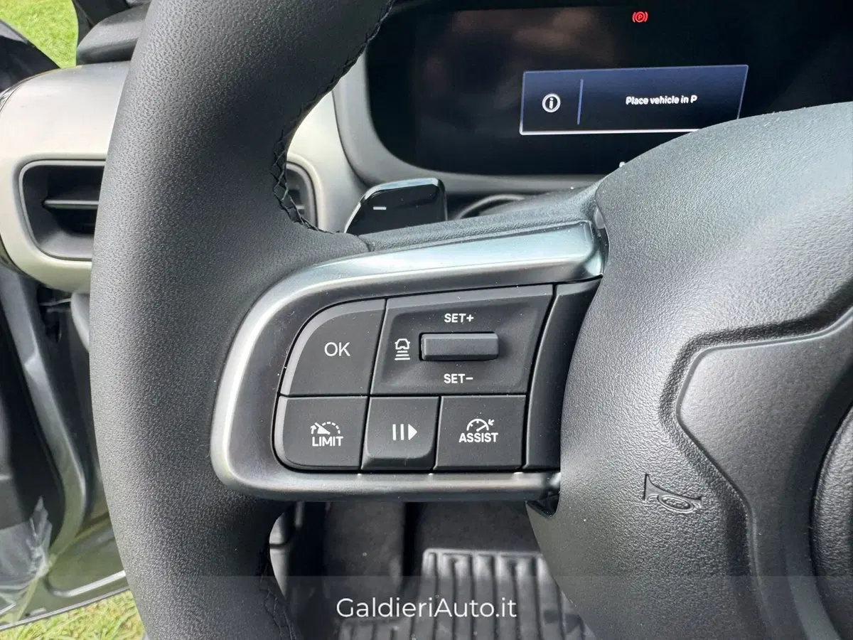 Jeep Avenger nuova a Salerno (12)