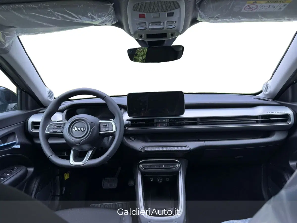 Jeep Avenger nuova a Salerno (5)