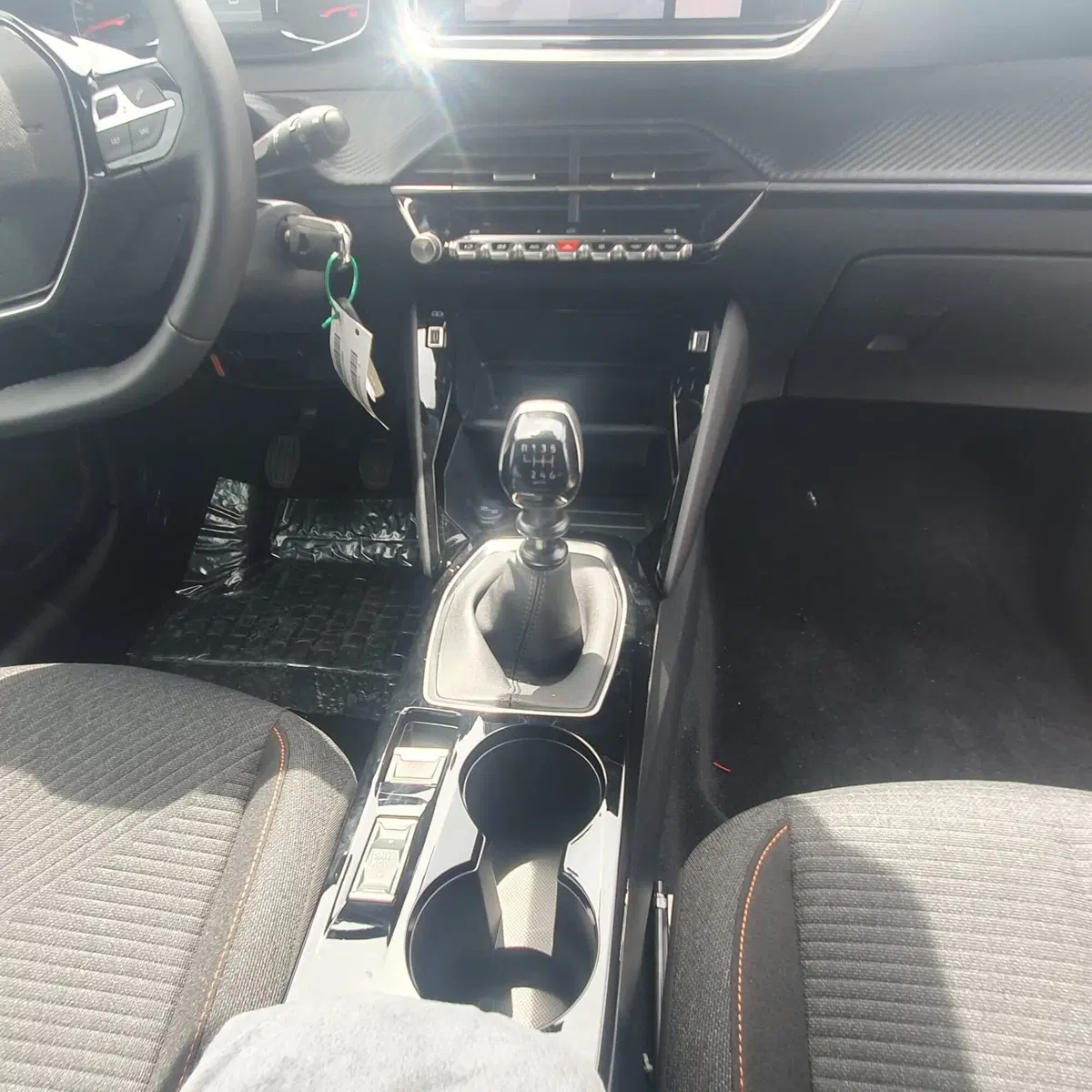 Peugeot 208 nuova a Frosinone (14)