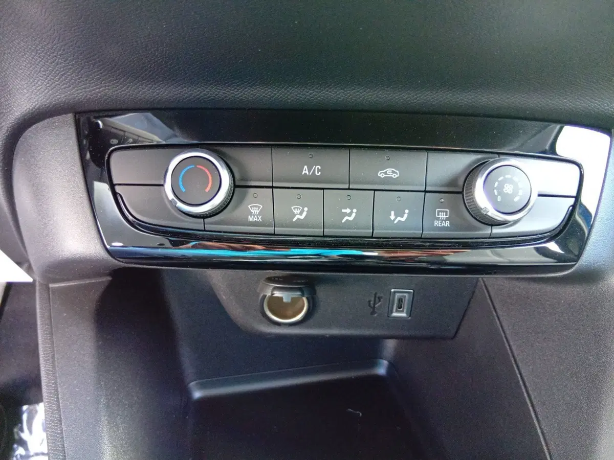 Opel Corsa nuova a Catania (5)