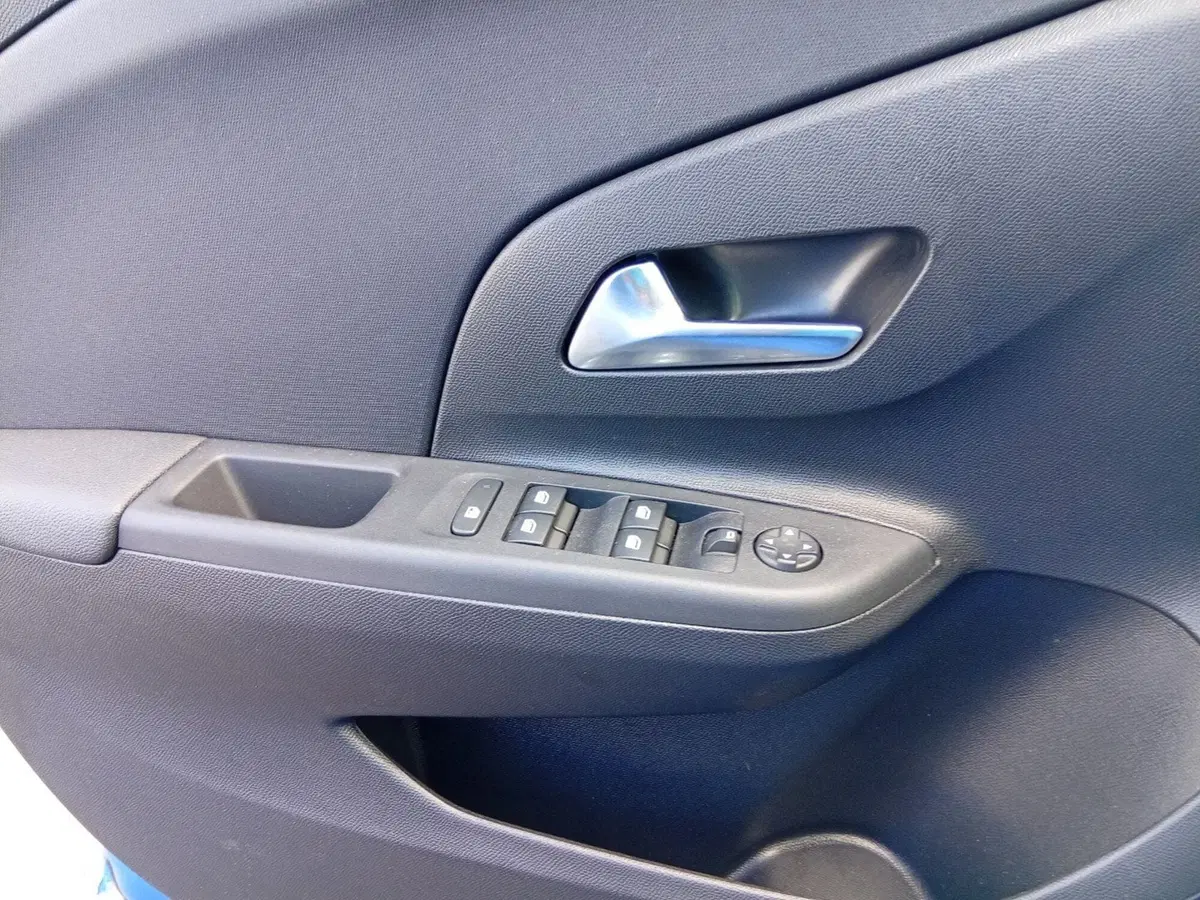 Opel Corsa nuova a Catania (6)