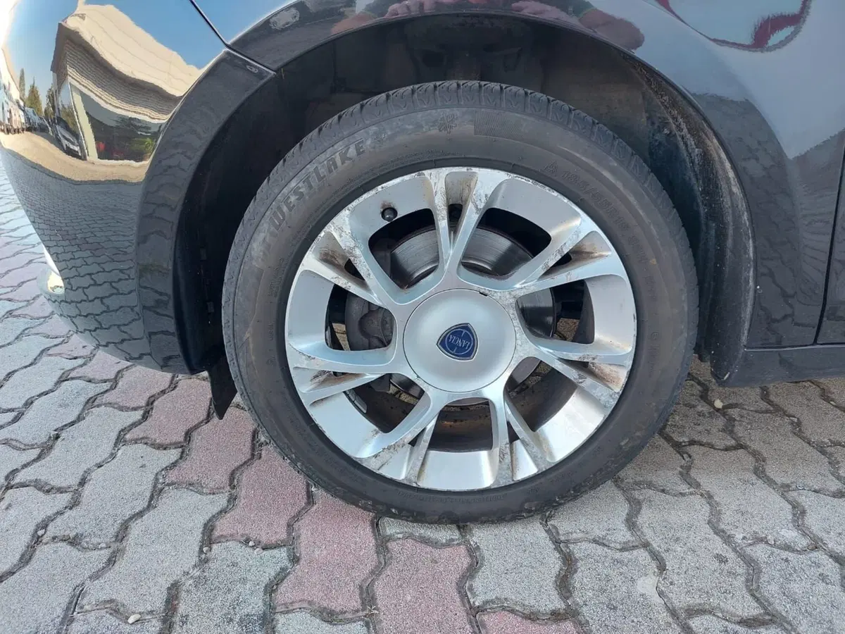 Lancia Ypsilon usata a Pavia (9)